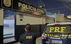 Durante fiscalização no km 143 da BR-153, a equipe PRF deu ordem de parada a um carro de passeio Chevrolet/Onix.