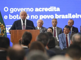 O presidente Luiz Inácio Lula da Silva assinou, nesta segunda-feira (22), a medida provisória (MP) que cria o Programa Acredita