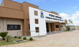 Fórum de Ponte Alta do Tocantins, onde mãe e filho serão julgados pelo homicídio de ex-vereador durante festa de cavalgada no Jalapão.