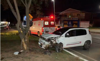 A cena chamou a atenção de quem passava pelo local.