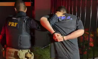 Condutor foi encaminhado à Delegacia da Polícia Federal após a apreensão da droga.