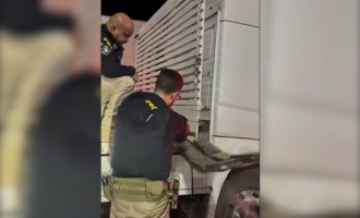 PRF apreende 500 kg de cocaína escondidos em caminhão na BR-153 em Guaraí