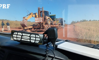 Veículos e máquinas avaliados em cerca de R$ 2 milhões foram recuperados pela PRF horas após roubo em canteiro de obras de Araguaína