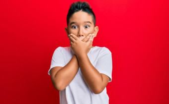 Diante de uma mentira, a reação dos adultos influencia diretamente a frequência do comportamento.