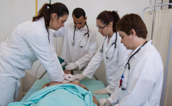 Novas regras do FIES ampliam o teto de financiamento e ampliam o acesso ao curso de Medicina em 2025.