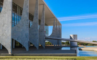 Governo brasileiro afirma que aplicará a Lei da Reciprocidade após tarifa dos EUA.