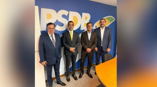 Vicentinho Júnior é recebido por Aécio Neves na sede nacional do PSDB, em Brasília