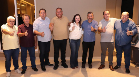 Senador Eduardo Gomes (PL-TO) durante encontro que consolidou a nominata do partido com cinco deputados estaduais