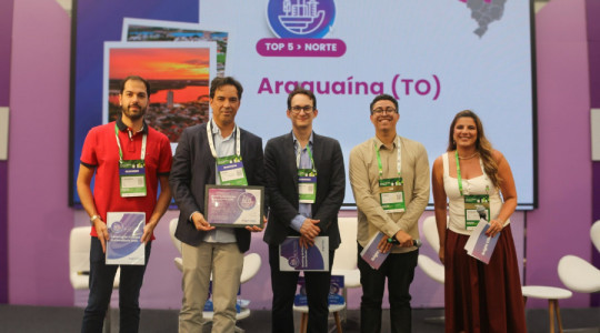 Prêmio foi entregue a secretários da Prefeitura durante a participação no Smart City Expo Curitiba 2026, realizado no fim de março