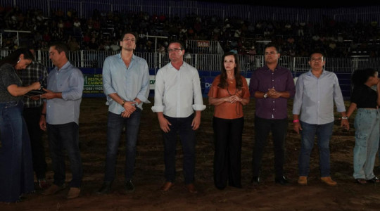 Senadora Professora Dorinha durante abertura do Rodeio na Festa do Trabalhador, em Pedro Afonso