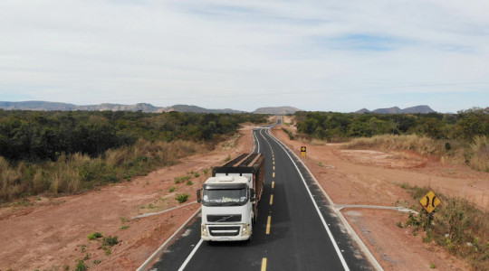 Com investimento superior a R$ 68,3 milhões, obra executada pelo Governo do Tocantins fortalece a infraestrutura viária, amplia a mobilidade e impulsiona o desenvolvimento regional, beneficiando a população em geral